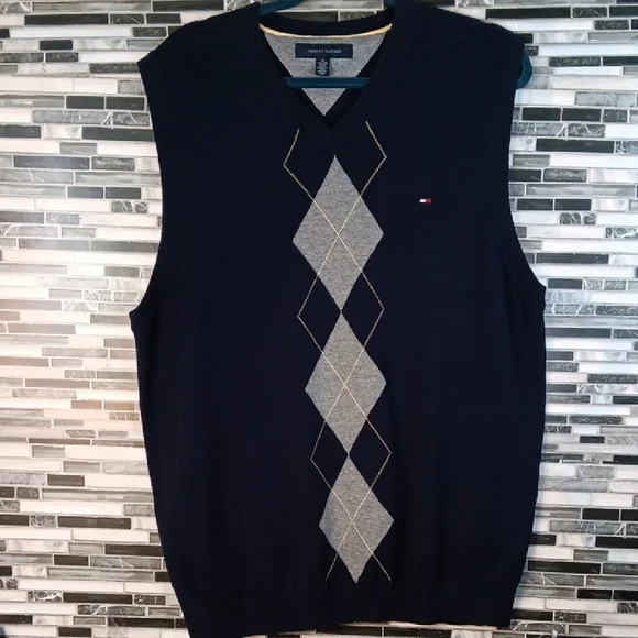 Tommy Hilfiger Men's Black and Gray Argyle Sweater Vest - Picture 5 of 11